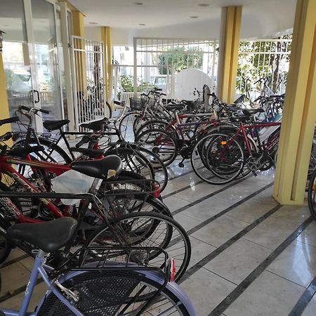 Hotel Ginevra Riccione Dış mekan fotoğraf