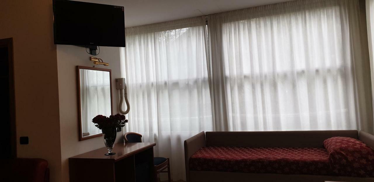 Hotel Ginevra Riccione Dış mekan fotoğraf