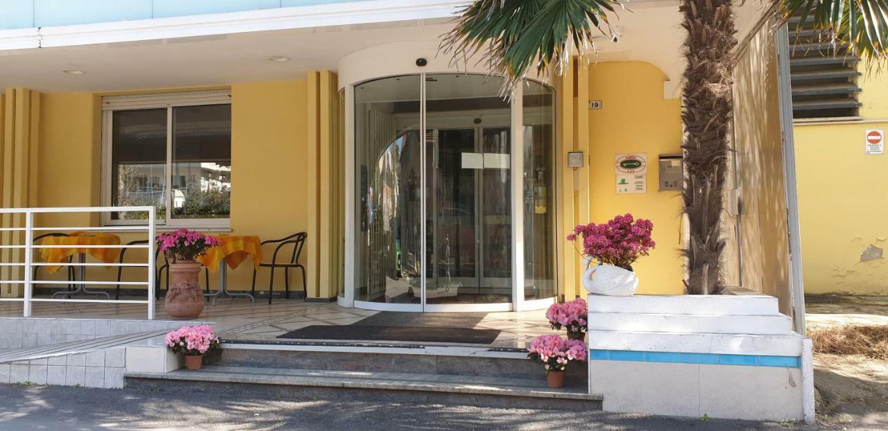 Hotel Ginevra Riccione Dış mekan fotoğraf