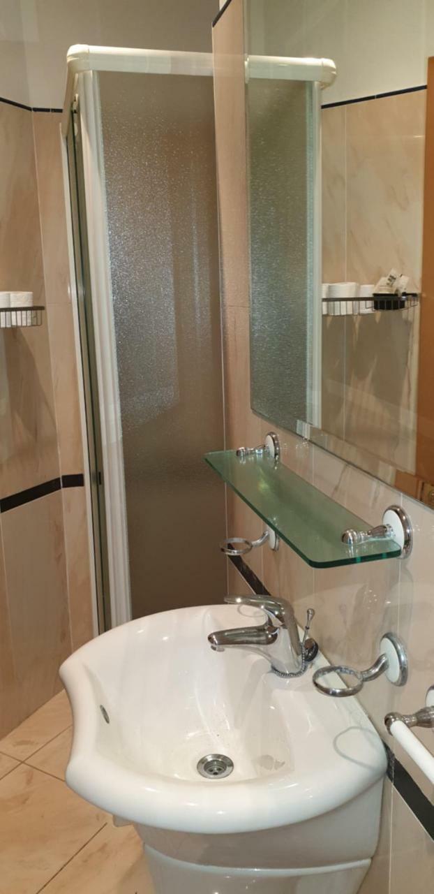 Hotel Ginevra Riccione Dış mekan fotoğraf